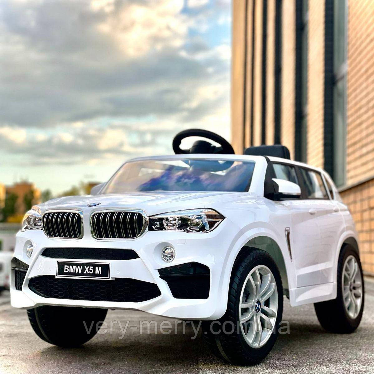 Дитячий електромобіль BMW X5 M (білий колір) + кондиціонер