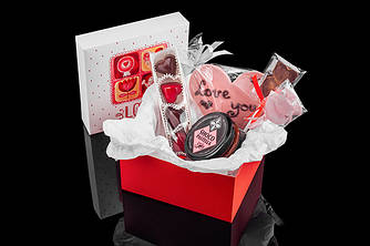 Набір цукерок до дня закоханих та 8 Березня для дівчини “Love”