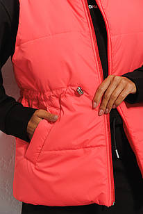 Жіночий жилет із плащовки кораловий з кулісою на талії (L-XL)