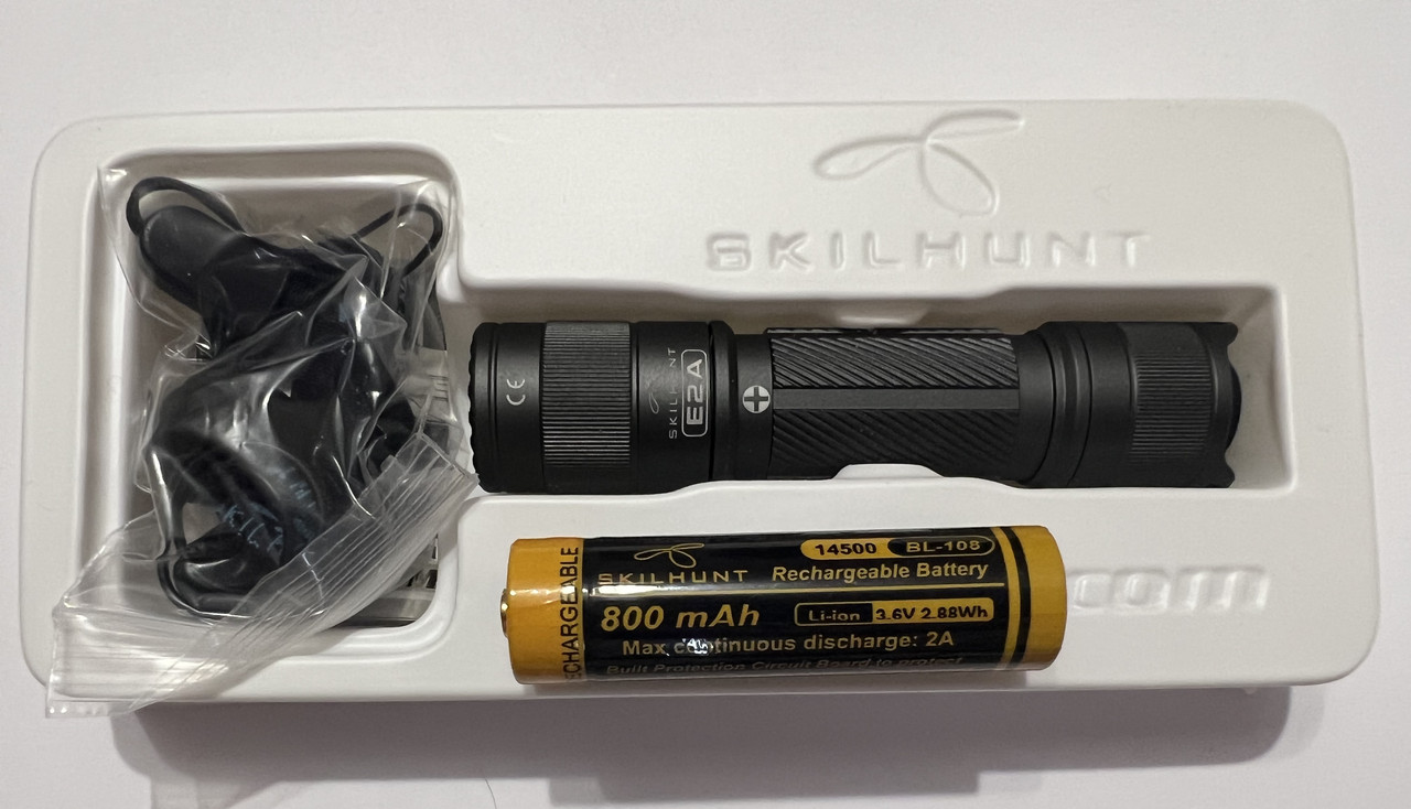 Ліхтар Skilhunt E2A чорний Cool White 6000K з акумулятором