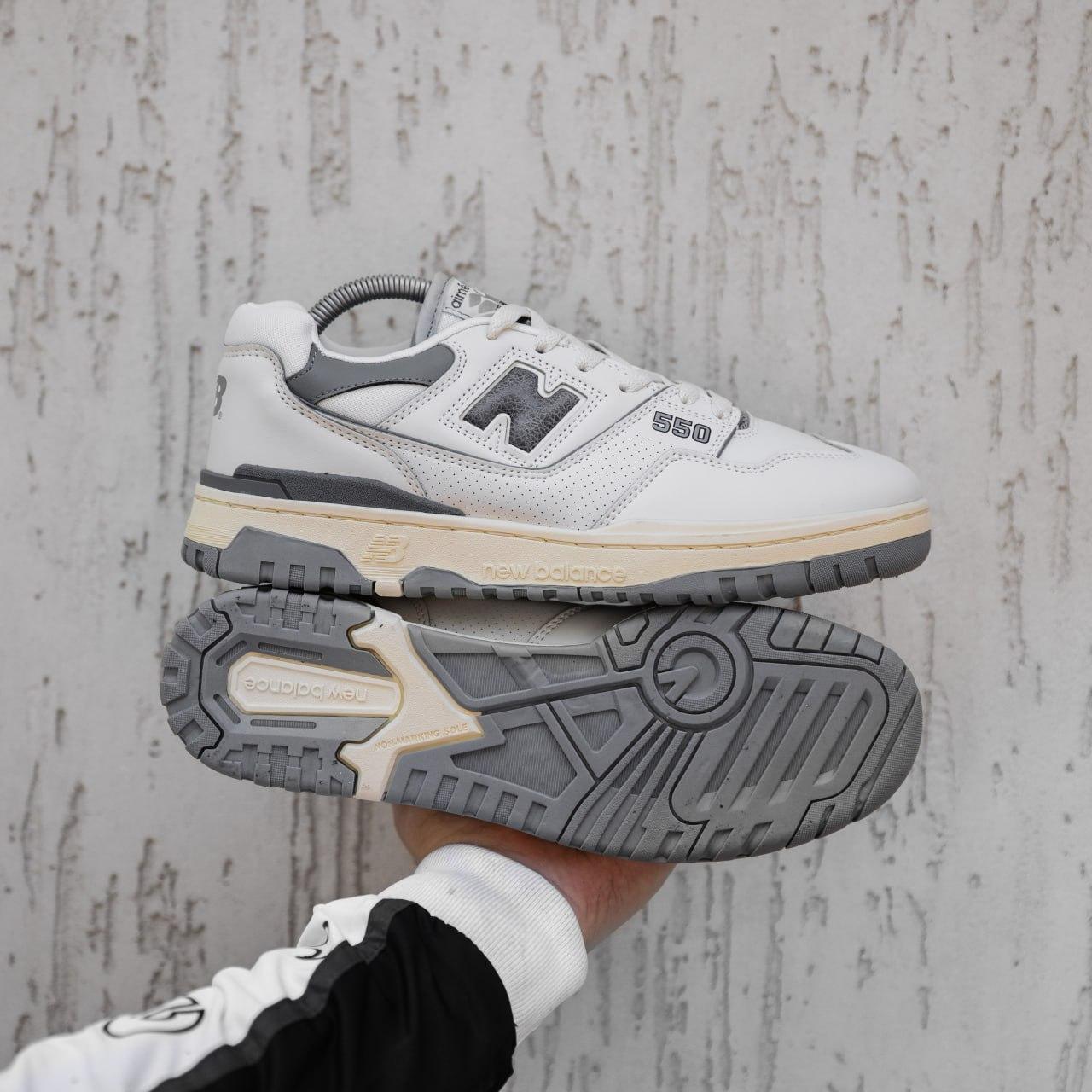 Чоловічі кросівки New Balance 550 White Grey (біло-сірі) стильні повсякденні кроси демісезон 2427 топ
