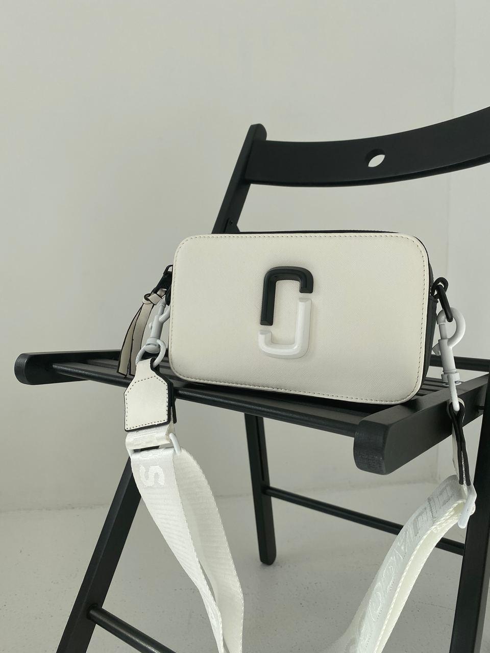 Жіноча сумка клатч Marc Jacobs The Snapshot Yin Yang (біла) KIS 02021 модна сумочка на довгому ремені топ