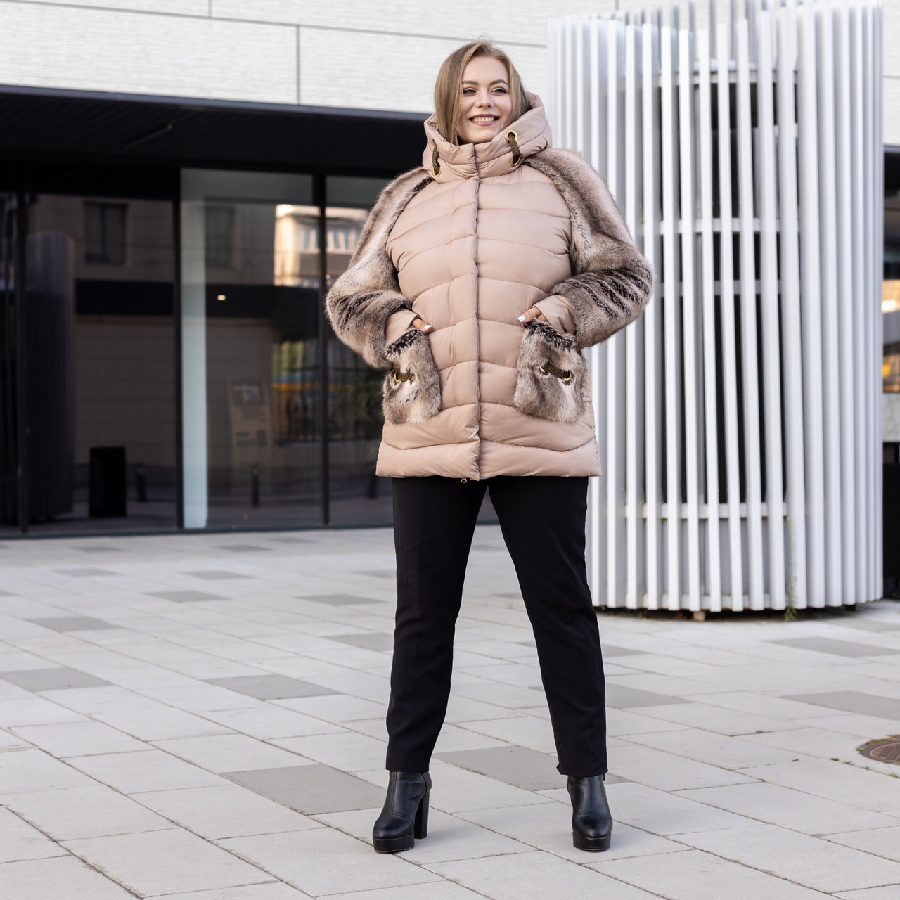 Зимові жіночі куртки великих розмірів 50-58 пудровий