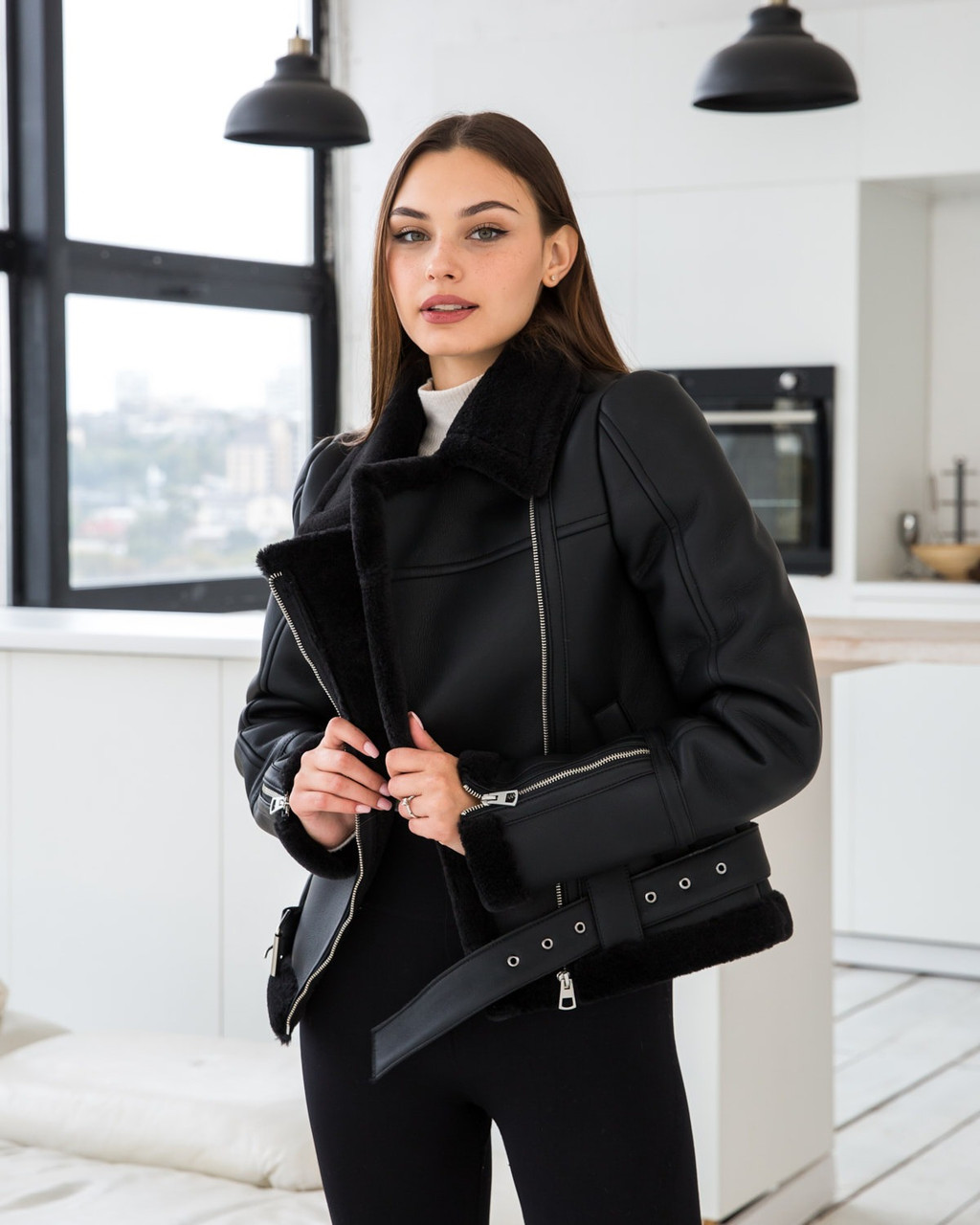 Коротка чорна зимова дублянка-косуха з поясом, фото 1