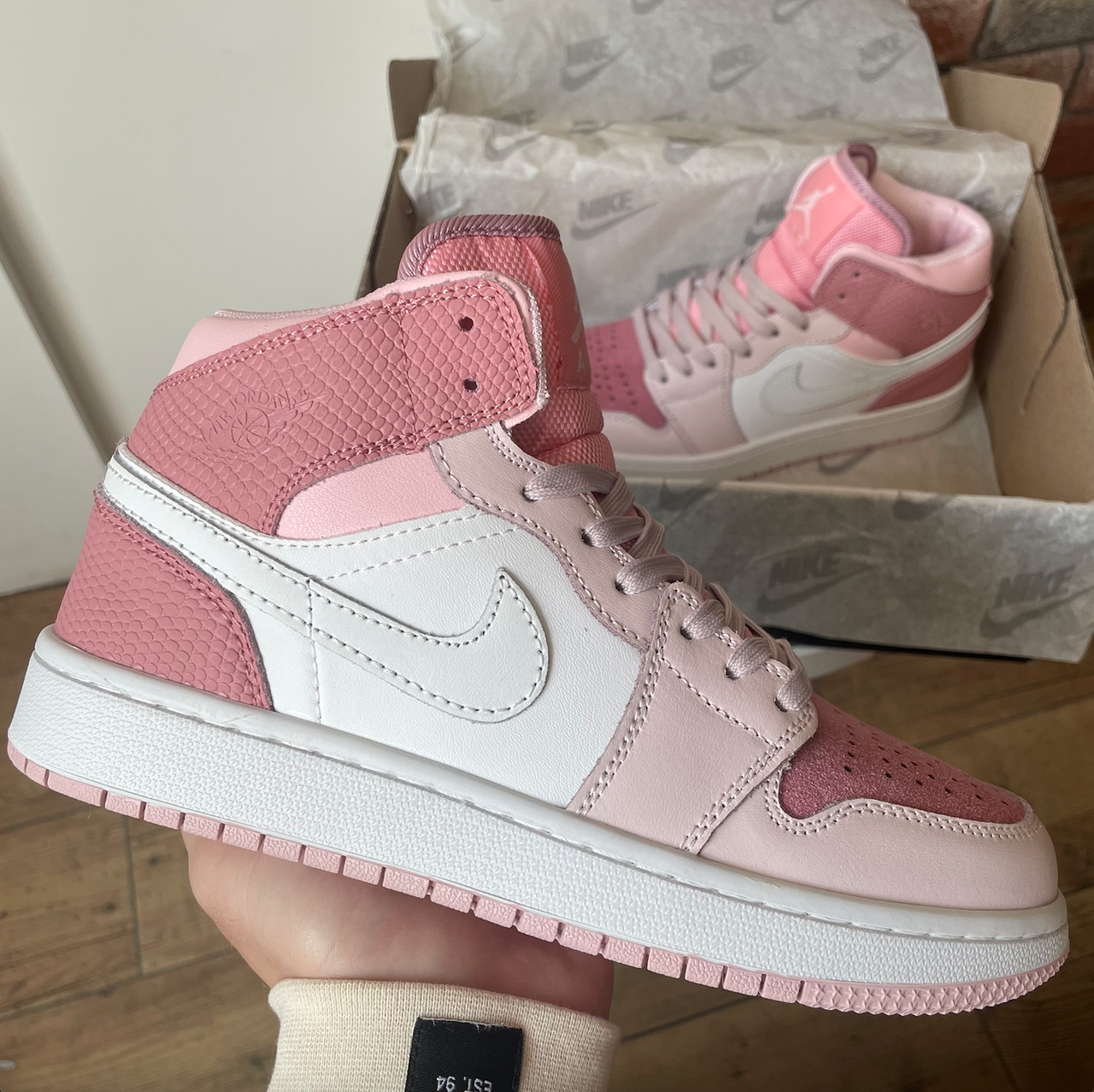 Nike jordan hotsell retro pink