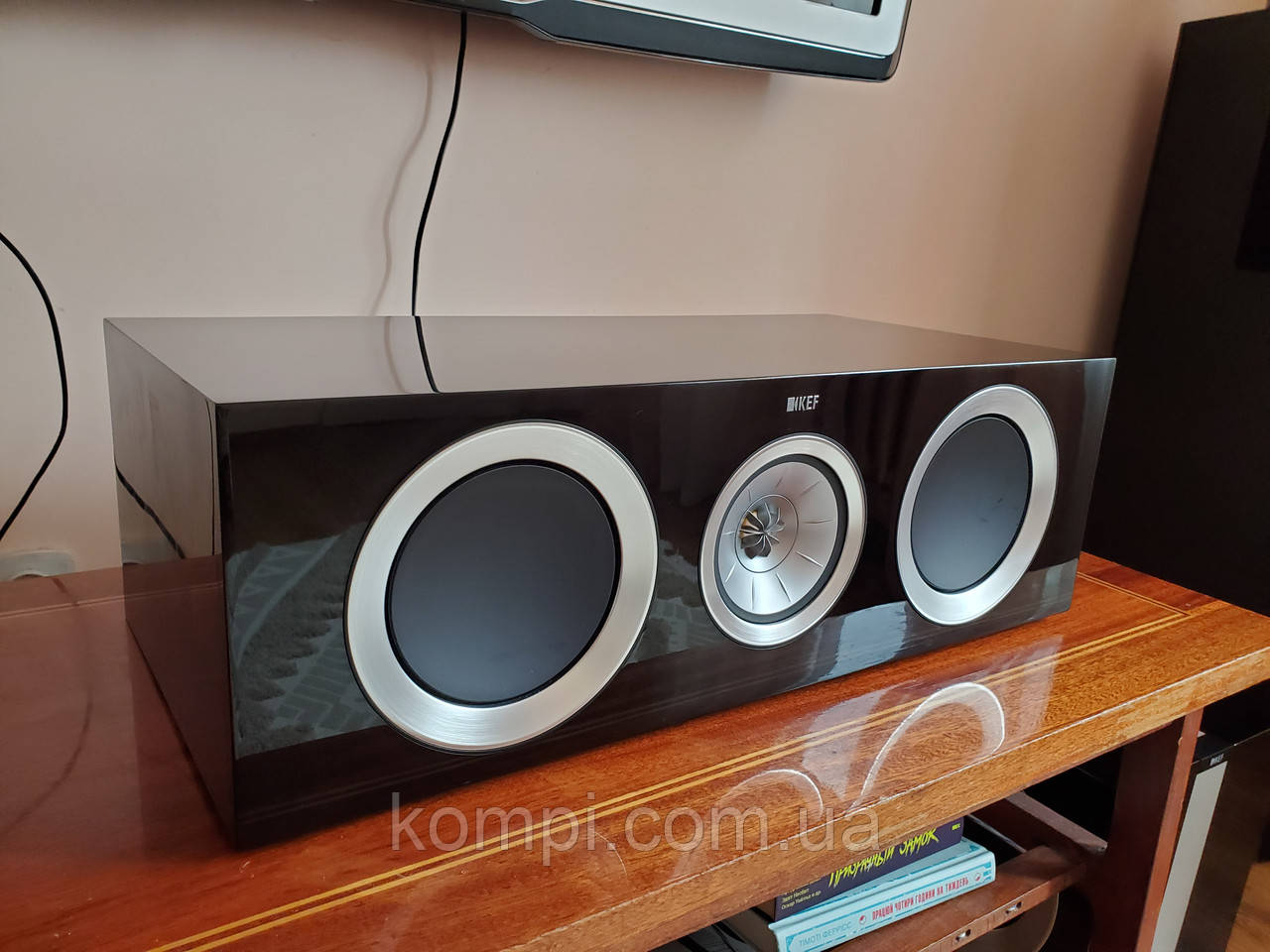 Акустика центральний канал KEF R600c