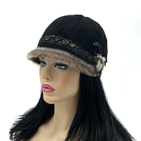 Жіноча шапка із замші "З козирком" (чорна)
