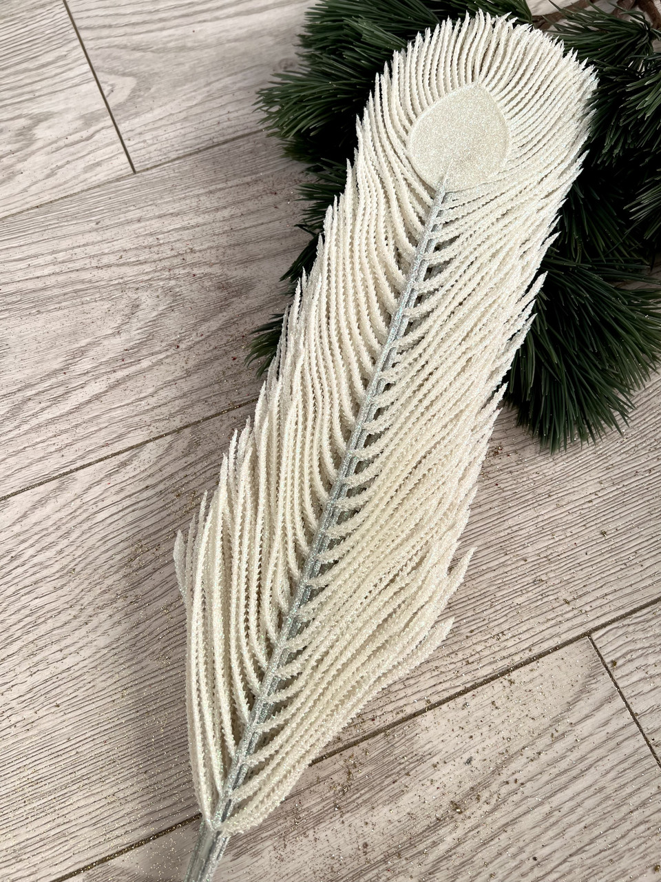 Декоративна гілочка — перо павича (біле, упаковка 10 штук), фото 1
