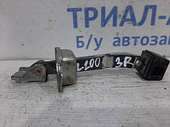 Обмежувач дверей задній правий Mitsubishi L200 2006-2014 MR959623 (Арт.25742)