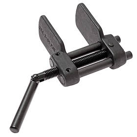 Пристосування для розтискання поршнів гальмівних циліндрів J01 JTC