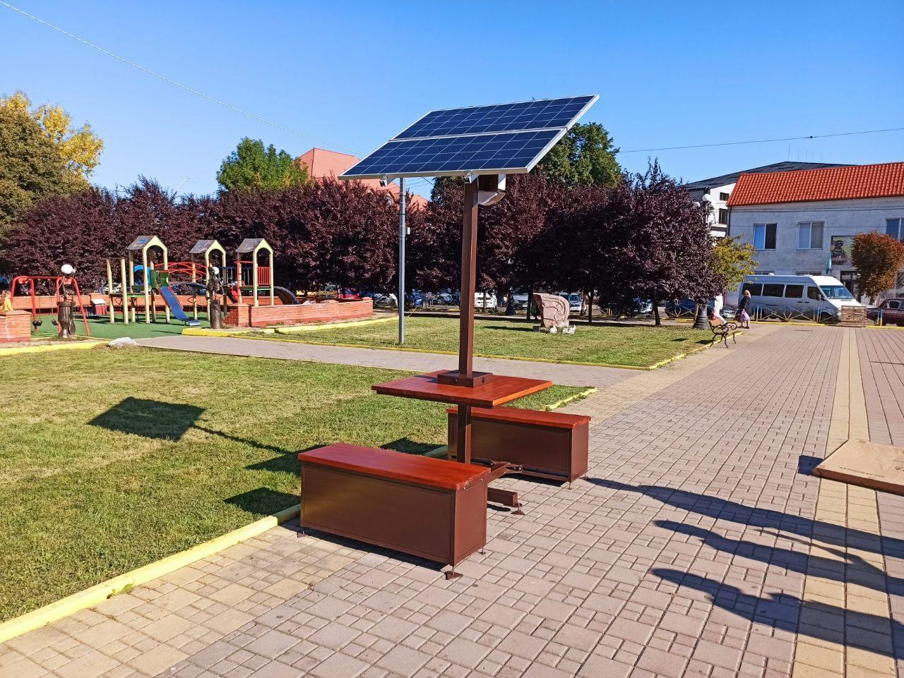 Сонячна альтанка для заряджання ґаджетів Solar Place