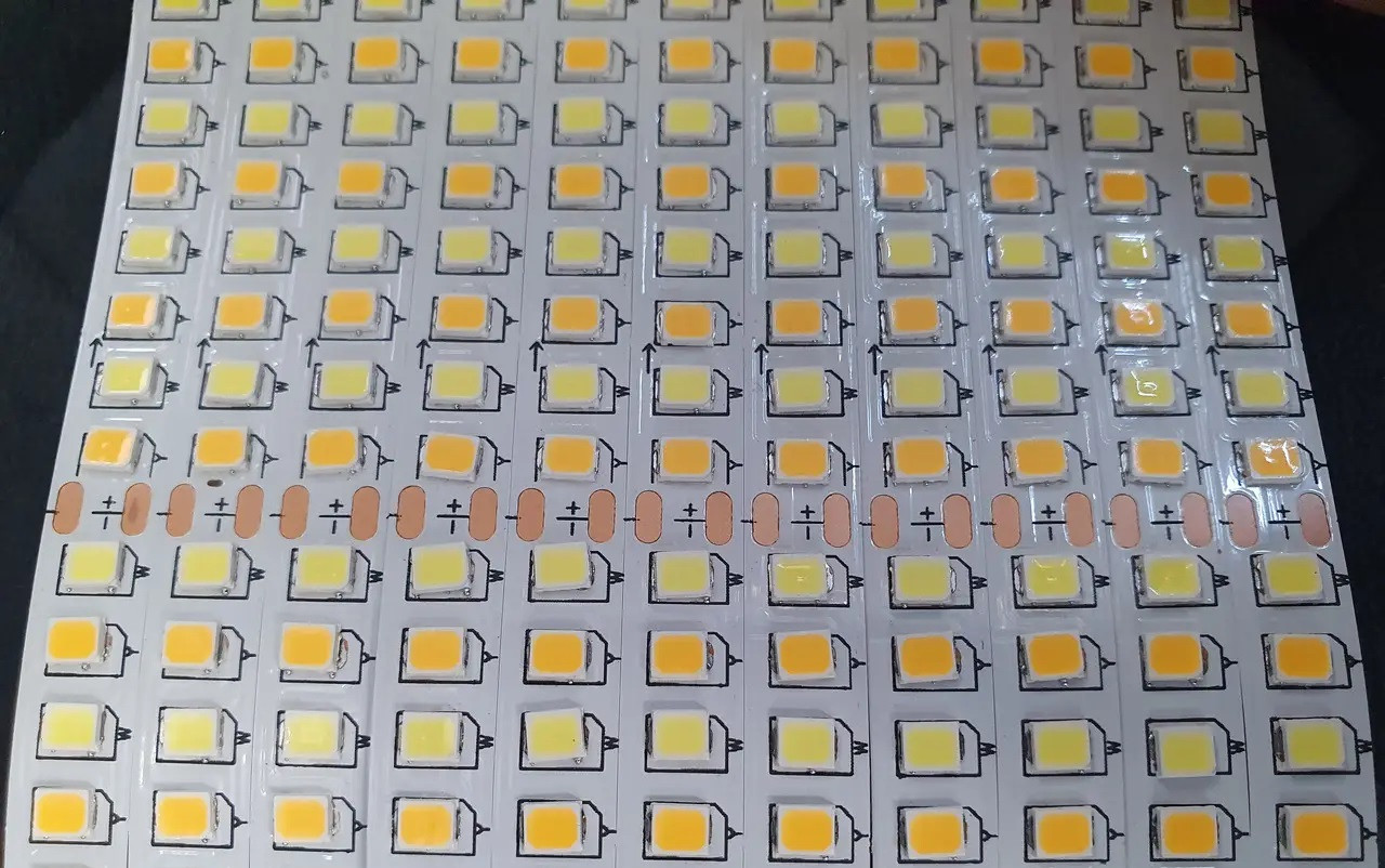 Led стрічка для ремонту люстр та світильників LED 180led/м ip20 36Wt SMD 2835