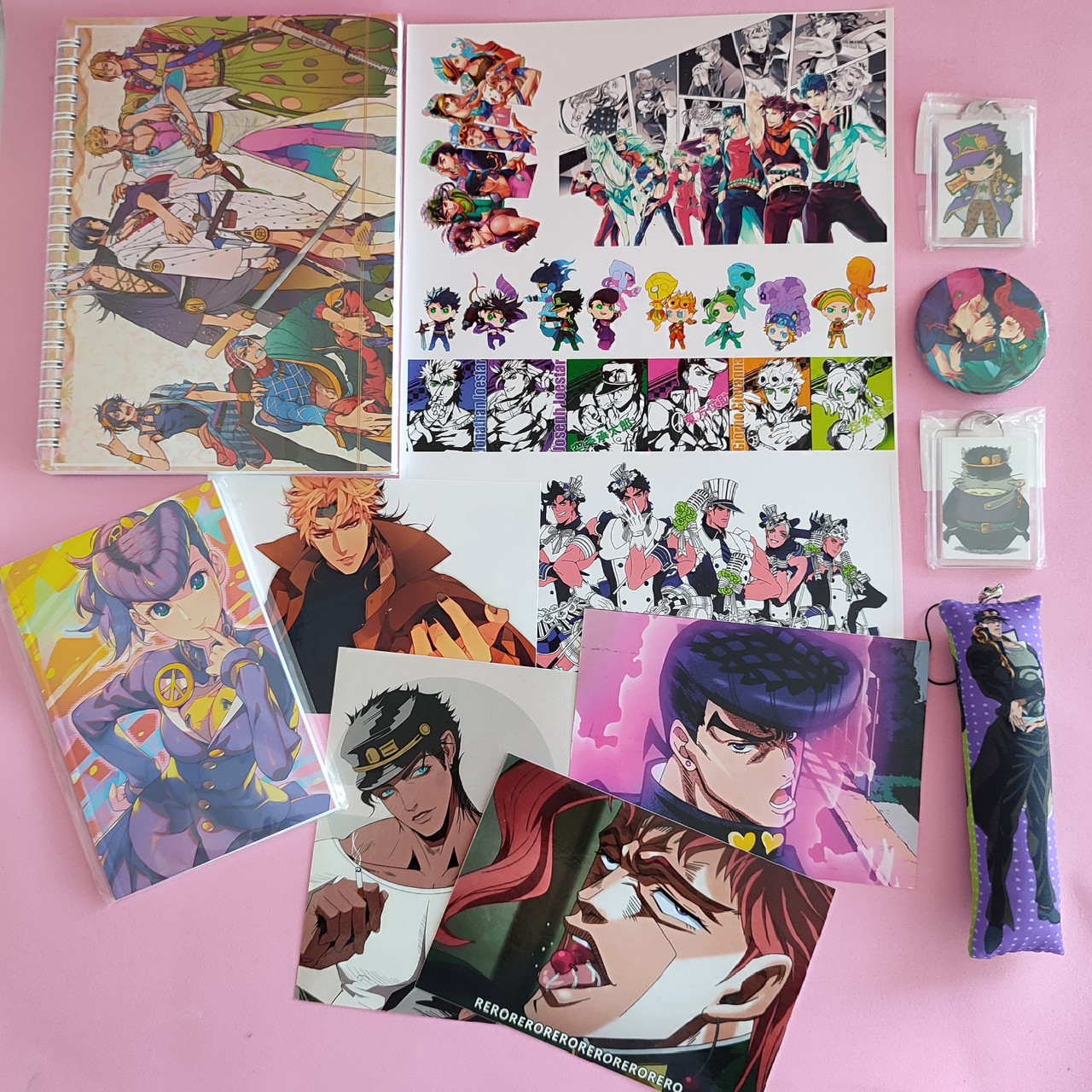 Набір "ДжоДжо - JoJo's Bizarre Adventure": скетчбук, блокнот, значок, стікери А4 та А5, брелоки