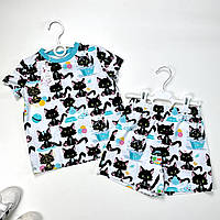 Піжама для хлопчика білого кольору з принтом котиків з матеріалу кулір р. 104-170