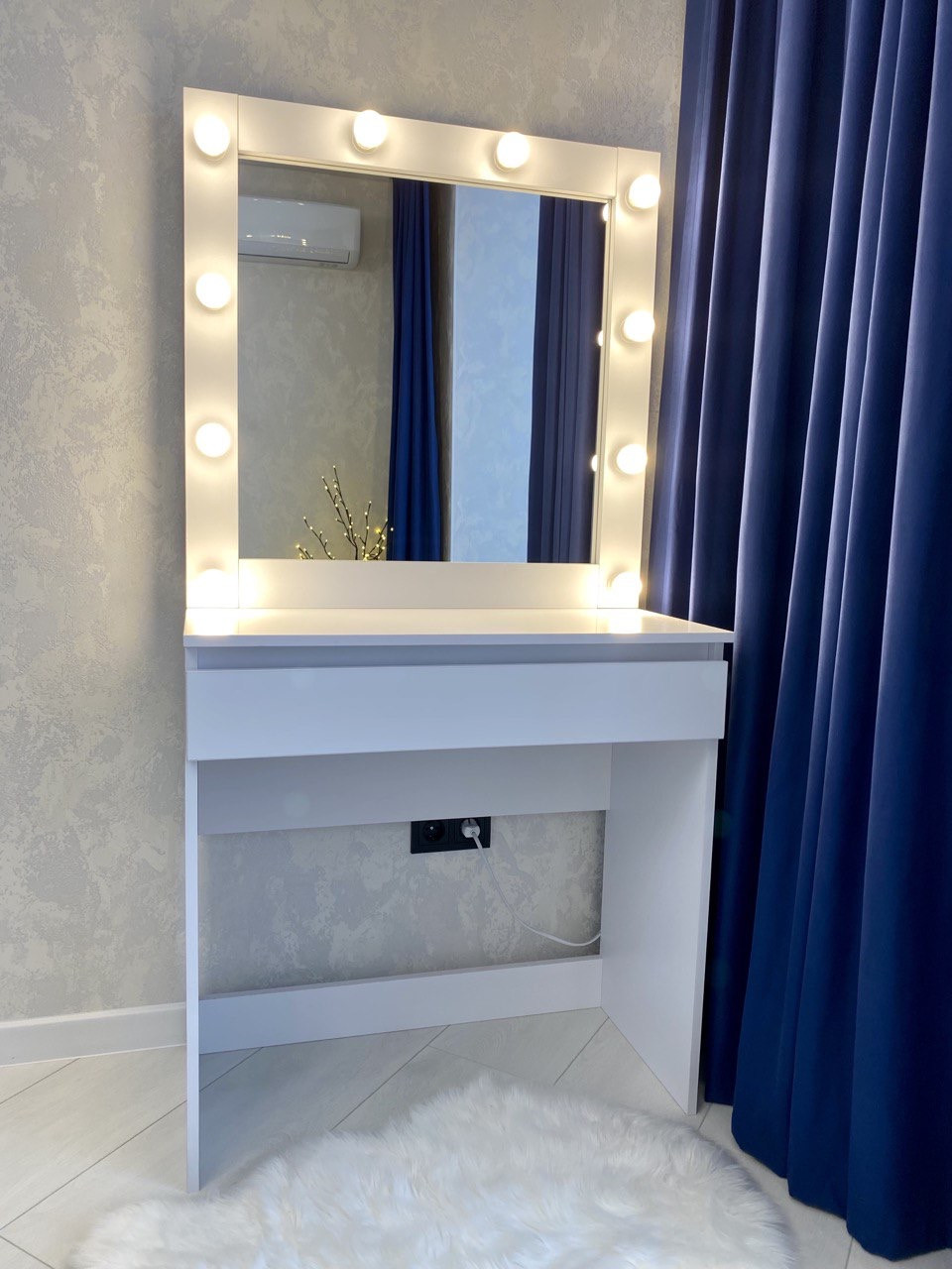 Визажный стол с подсветкой. Стол для макияжа. Туалетный столик. Белый ...