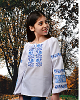 Белая вышиванка хлопковая для девочки с синим орнаментом, детская вышитая сорочка белого цвета Размер 110