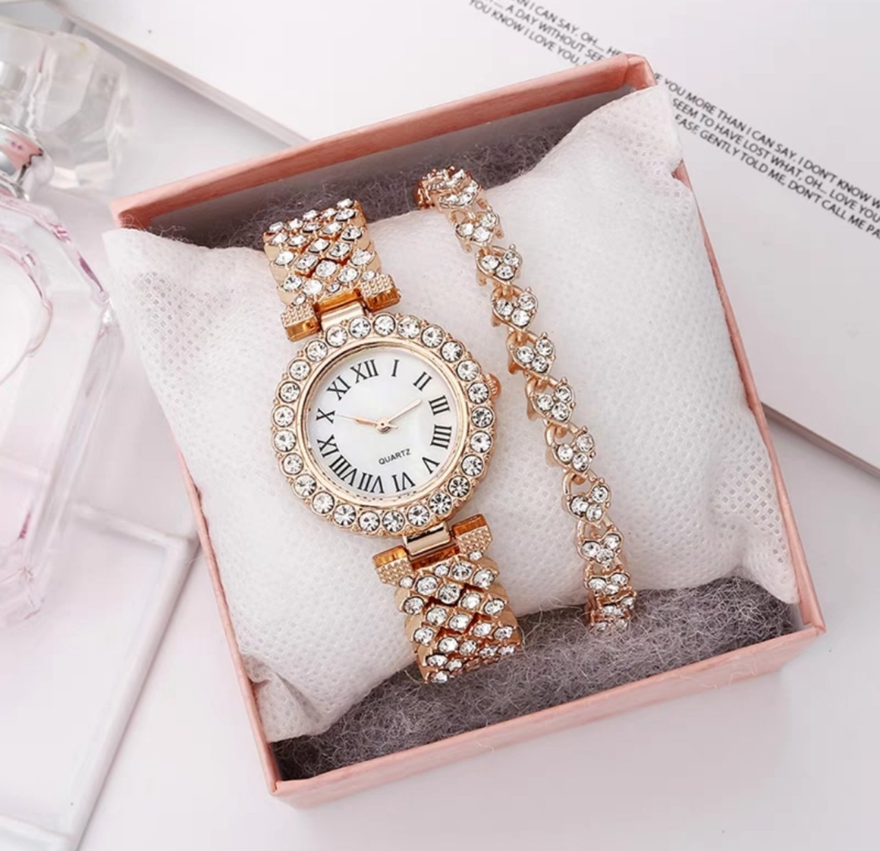 Жіночий годинник на зап'ястя стильний аксесуар і прикраса для жінки. У комплекті разом з годинниками йде браслет!