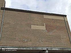 Демонтаж плитки на будівлях та оштукатурювання стін