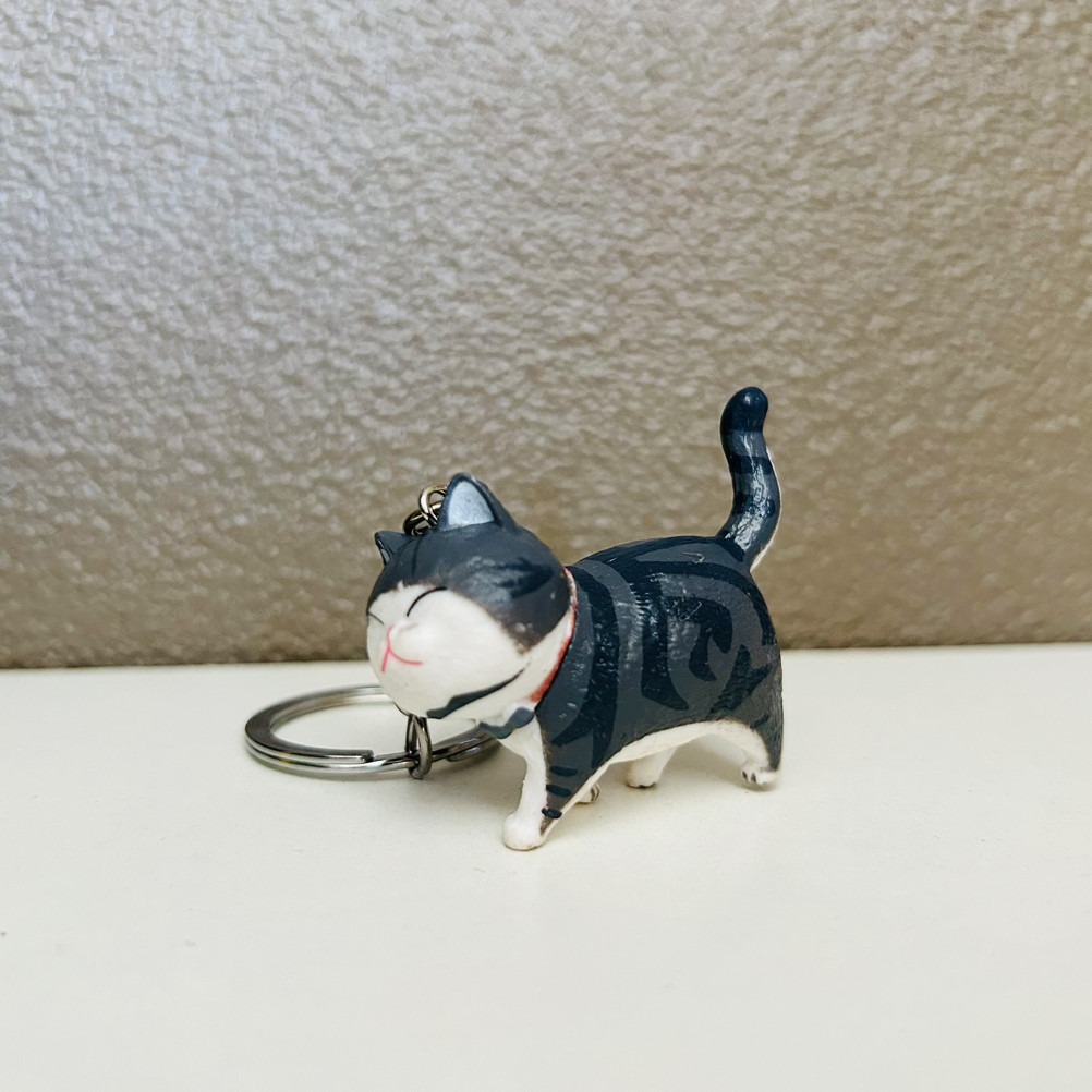 Гарний милий брелок для ключів Котик (сіро-білий)