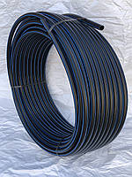 Труба поліетиленова 25 мм *2,0 мм чорна із синьою смугою 6 атм 100 метрів у бухті