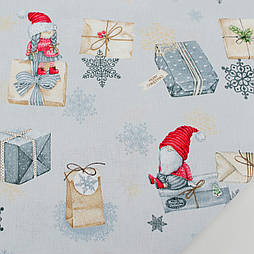 Тканина новорічна "Гноми з новорічними подарунками" на світло-сірому тлі №2129