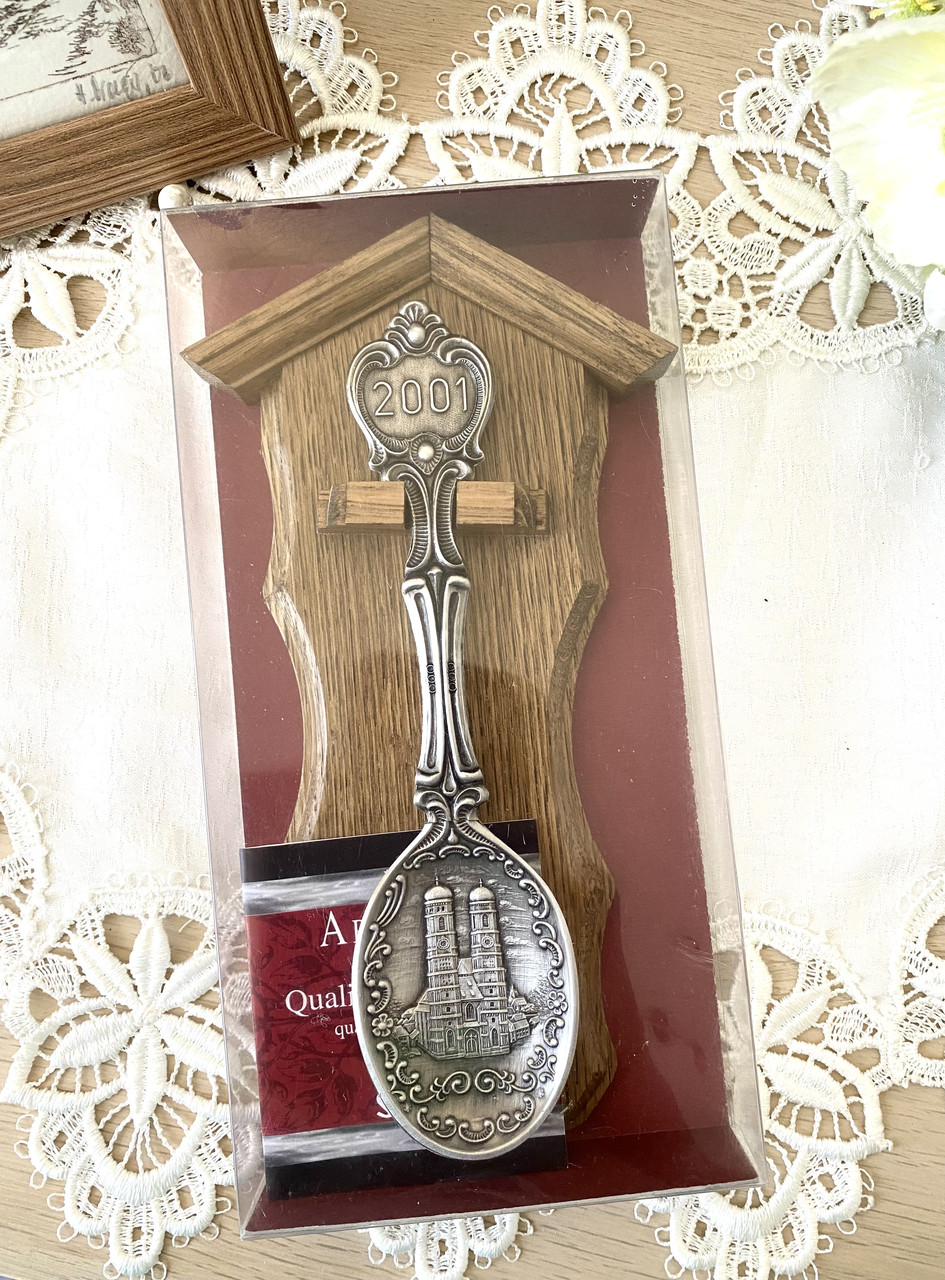 Колекційна олов'яна ложка 2001 року в оригінальній упаковці, олово, дерев'яний підвіс, Німеччина.