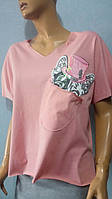 Женская футболка V вырез мыс с карманом и аппликацией пайетки коттон персик-розовый 46-48