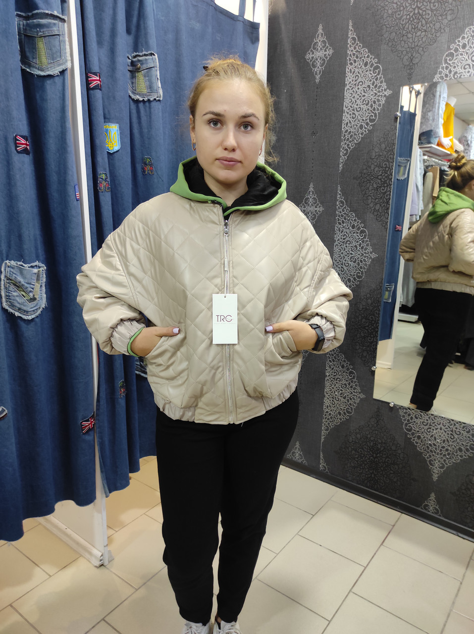 Куртка жіноча бомбер 2-стороння демісезонна еко-шкіра 44 беж, фото 1