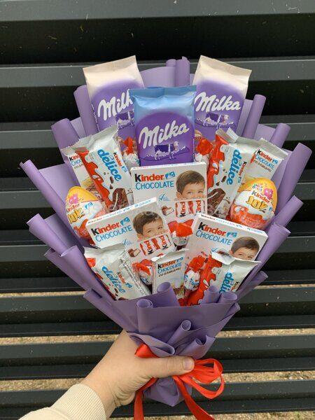 Букет з цукерок Кіндер Kinder Surprise, Kinder Chocolate, і шоколадок Milka фіолетовий
