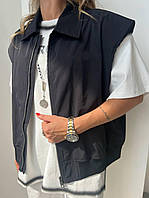Женская жилетка с карманами на молнии с надписью с наполнителем тренд стильная черный