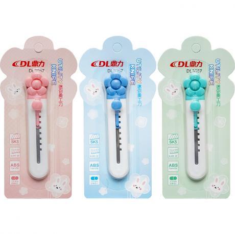 Від 12 шт. Нож канцелярский мини "Цветочка" DL3057 купити дешево оптом в інтернет-магазині