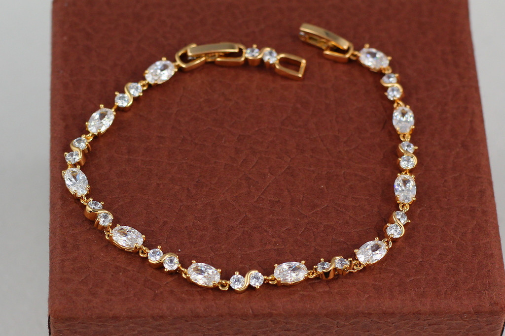 Браслет Xuping Jewelry з білими каменями 19 см 4 мм золотистий