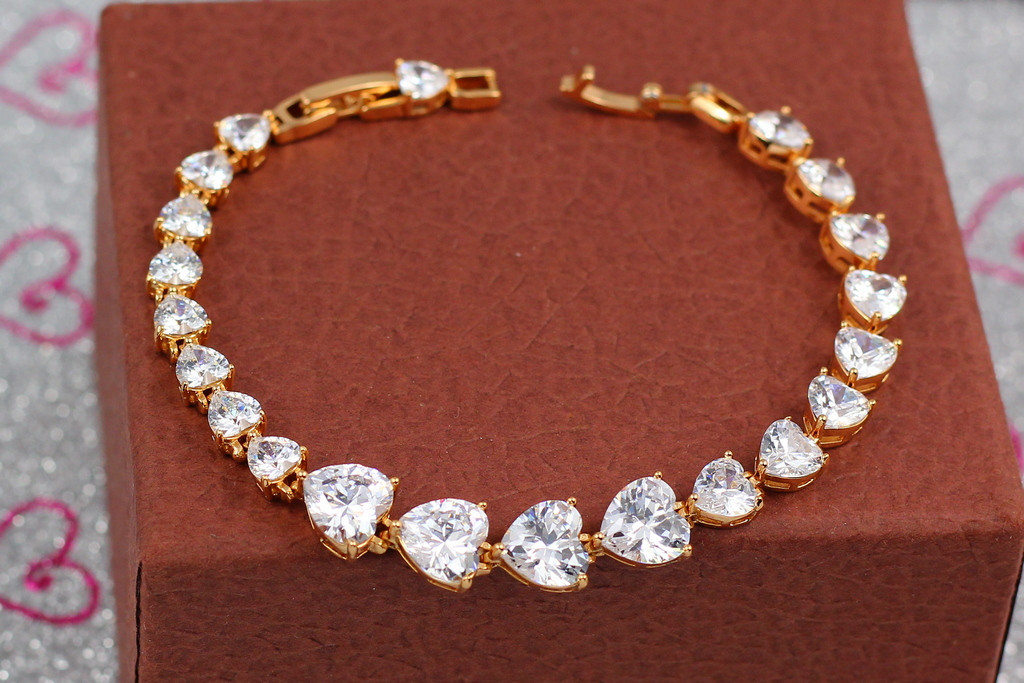 Браслет Xuping Jewelry сердечка з білих фіанітів 19 см 9 мм золотистий