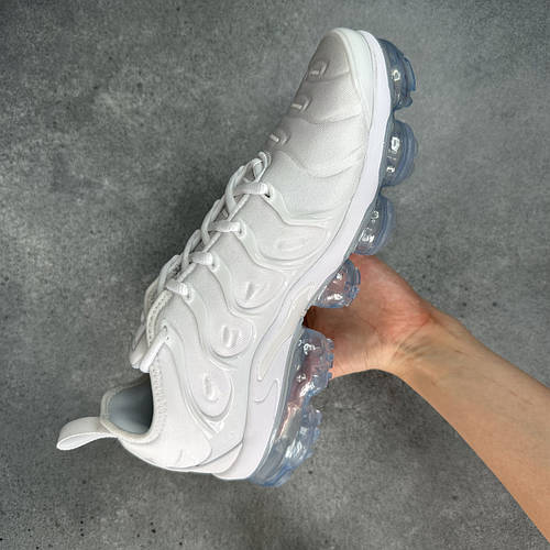 Vapormax plus cheap white men