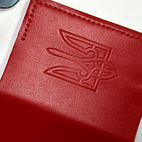Паспортница кожаная Красная Тризуб, стильный практичный чехол из кожи с тиснением, обложка на паспорт женская