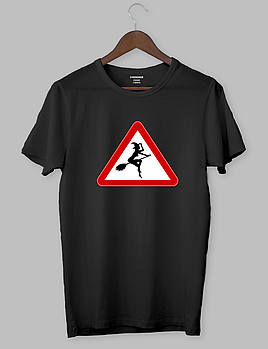 Крута футболка з прикольним принтом "Відьма за рулем"