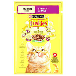 Вологий корм Friskies (для котів шматочки в підливі з ягням) 85г.