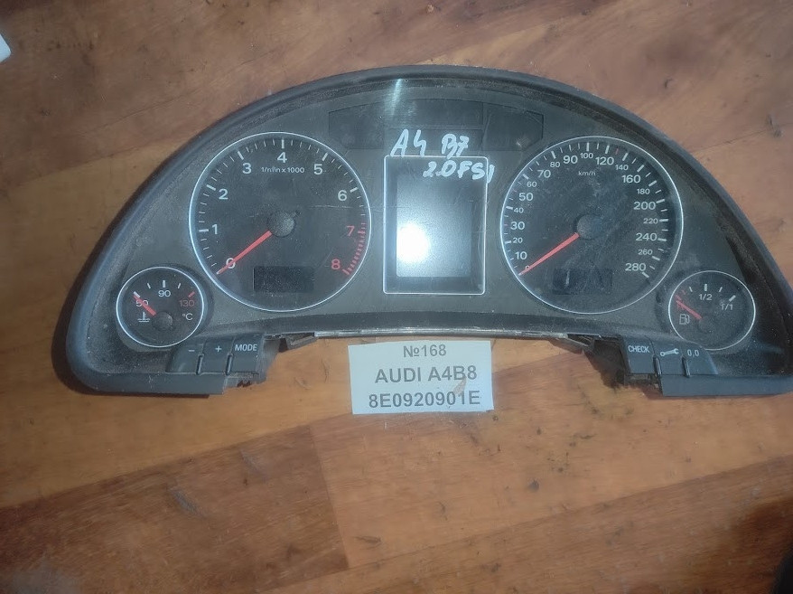 No168 Б/у Панель приладів/спідометр 8E0920901E  для Audi A4 B8