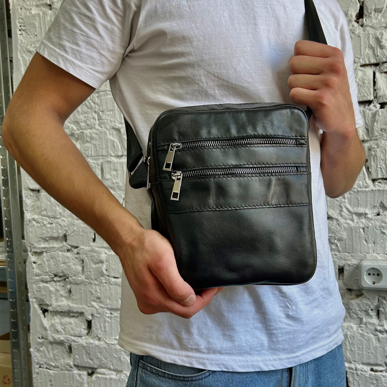 Чоловіча сумка через плече глянцева шкіряна чорна Детройт Глянець 21х19х5 см, сумка месенджер шкіряна