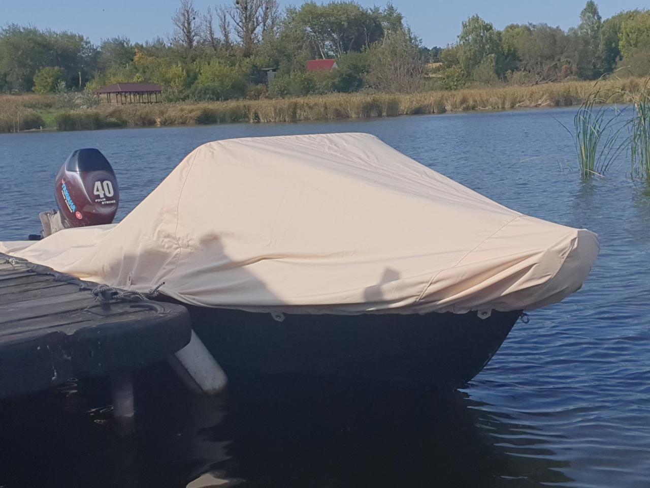 Тент для зберігання човна на воді