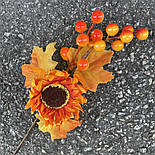Бутон'єрка "золота осінь" з ягодами. листям клена та соняшником 28 см, фото 3