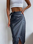 Стильна спідниця міді на запах з еко-шкіри, фото 3