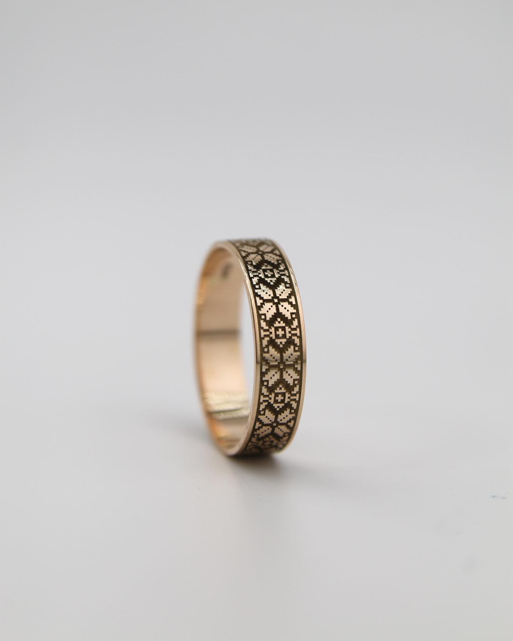 Золотое кольцо с орнаментом вышиванки - фото 3 - id-p1945056142