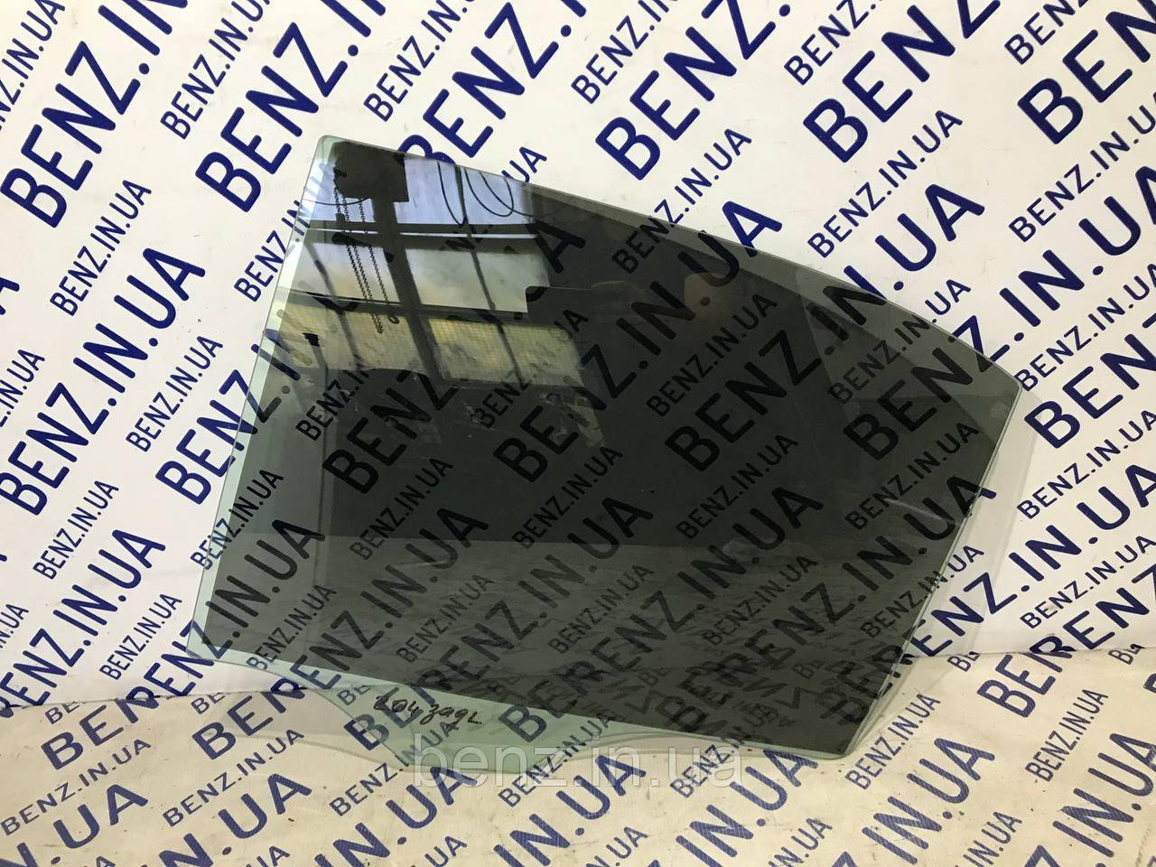 Скло задньої лівої двері Mercedes W204 A2047350300
