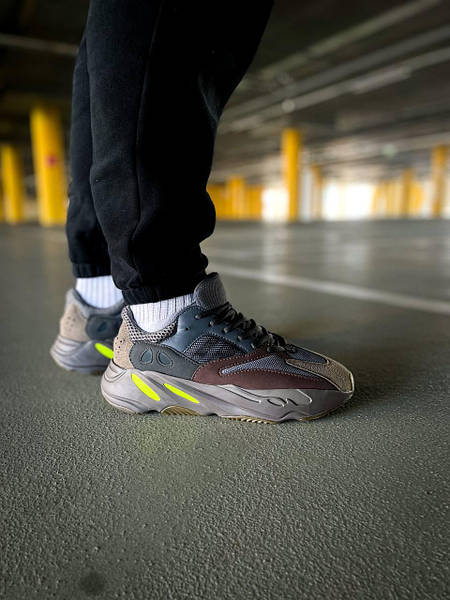 Yeezy 700 sales mauve 3m