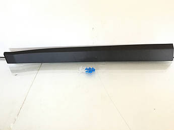 Накладка дверей нижня передня ліва Jeep Compass 2017-2020 5UP25RXFAB