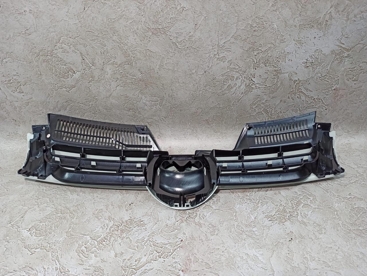 Решетка радиатора 1K0853651AGRU Новая Фольксваген Гольф 5 хетчбек ...