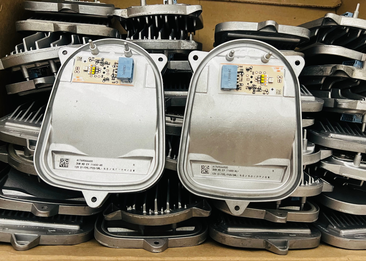 Б/У Блоки LED фарой DRL Mercedes w176 A1769066500 A1769066600