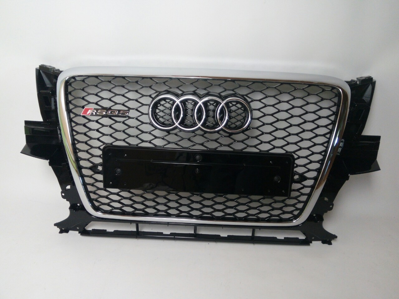 Решітка радіатора Audi Q5 2008-2012 стиль RSQ5 (хром окантовка)