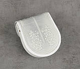Шкіряна жіноча міні-сумочка з тисненим орнаментом "Дубочок" білого кольору, 16×19×6 см, фото 5